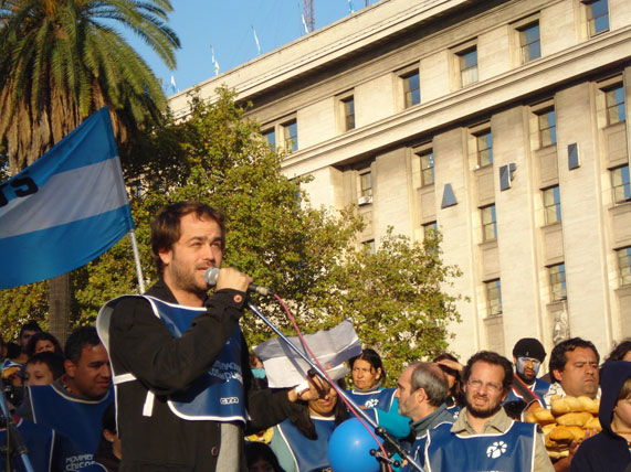 Gastón Pauls en el cierre de la Marcha Nacional de los Niños del Pueblo, edición 2007 (Foto Alerta Militante)